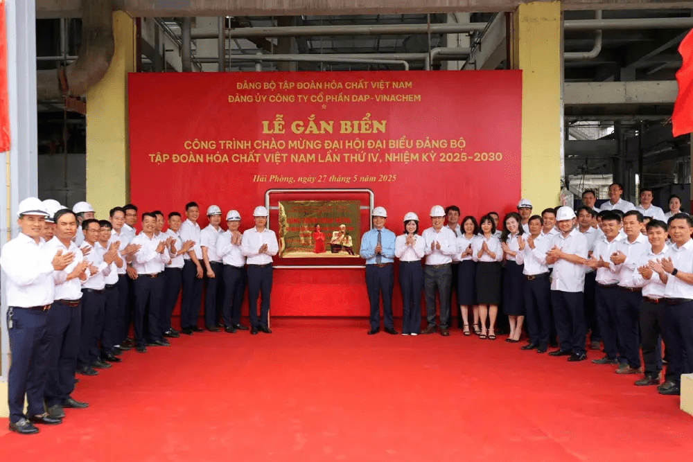 Lễ gắn biển công trình chào mừng Đại hội Đảng bộ Tập đoàn Hóa chất Việt Nam lần thứ IV, nhiệm kỳ 2025–2030